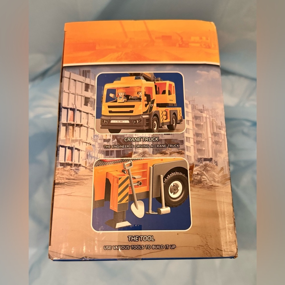 Coroiesty Engineering Vehicle Crane Truck with Lights & Sounds Brand New - Picture 9 of 12